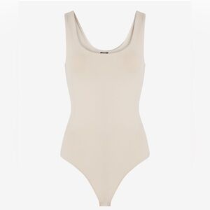 Express Scoop Neck Body Contour Tank Bodysuit in Swan Size Small